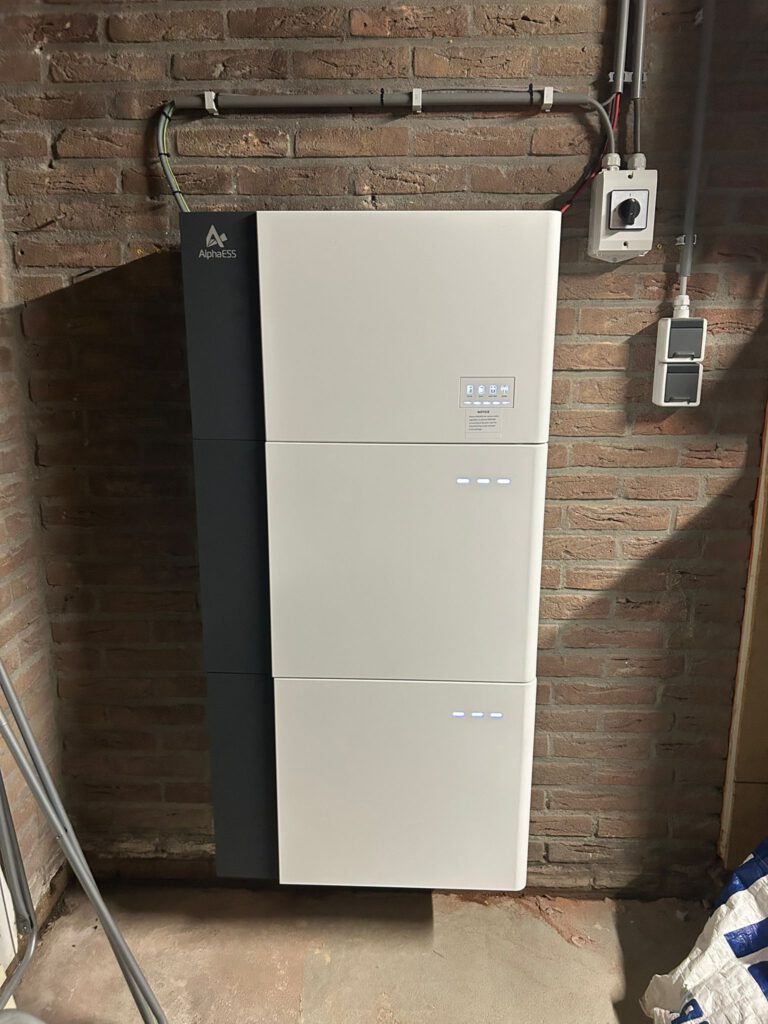 Waarom een thuisbatterij in Friesland nu wél rendabel is (en hoe u het berekent)